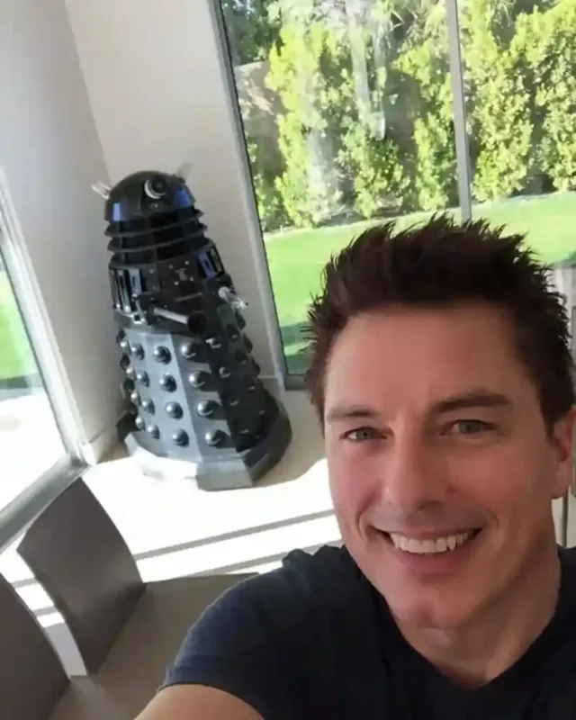 1730925187 6 John Barrowman Measurements bio height weight shoe size.webp