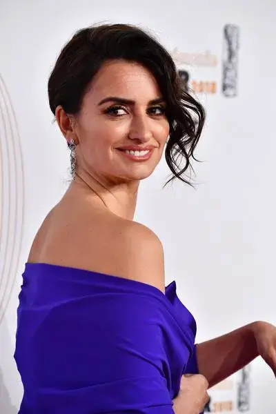 1731272763 746 Penelope Cruz measurements bio heightweight shoe and bra size.webp