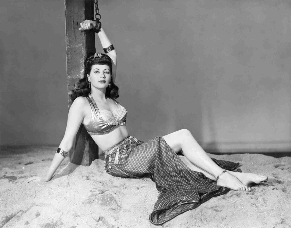 1731320546 458 Yvonne De Carlo measurements bio height weight shoe and bra