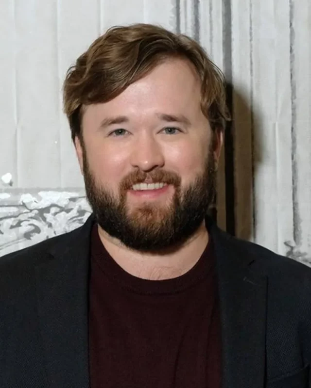 1731330608 794 Haley Joel Osment measurements bio height weight shoe size.webp