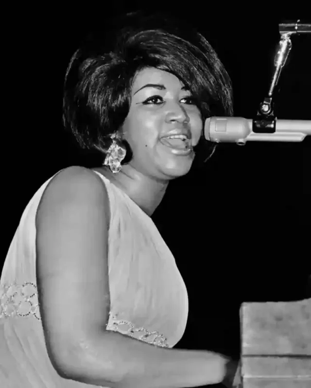 Aretha Franklin Measurements bio height weight shoe and bra size.webp