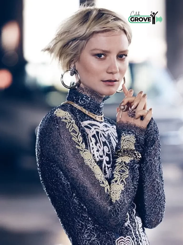 Biography of Mia Wasikowska