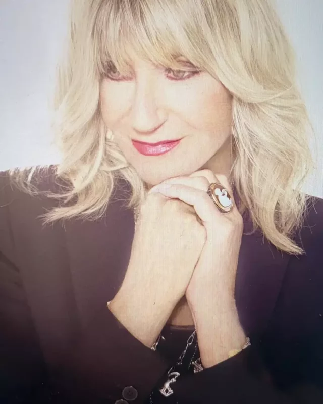 Christine Mcvie measurements bio heightweight shoe and bra size.webp