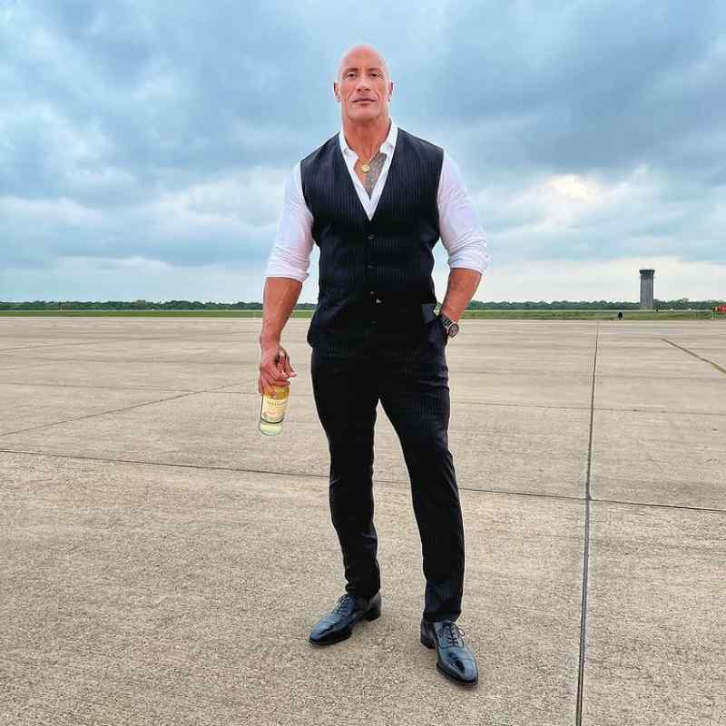 Dwayne Johnson measurements bio height weight and shoe size