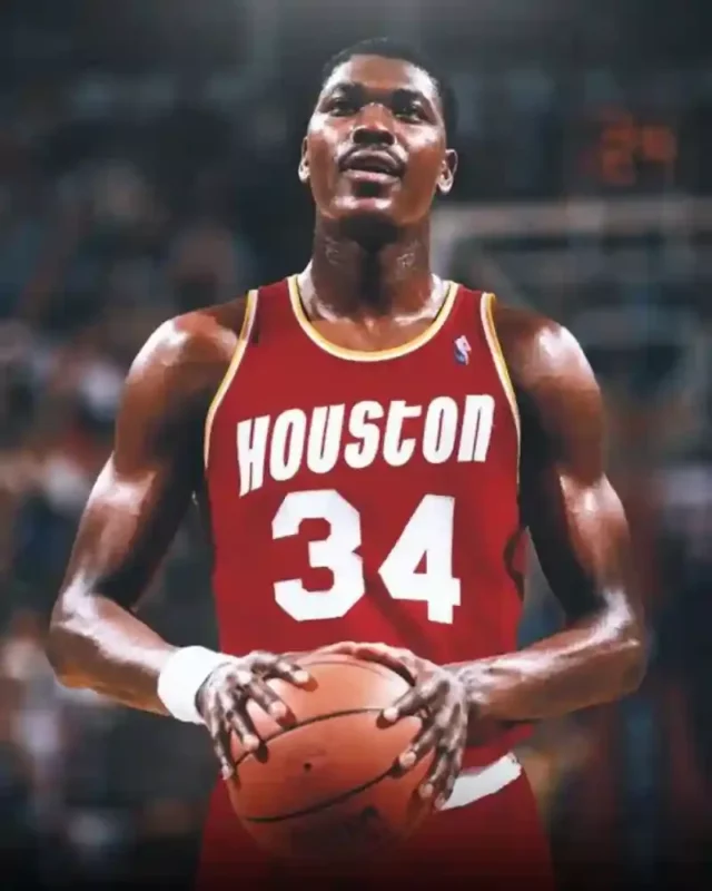 Hakeem Olajuwon Measurements bio height weight shoe and bra size.webp