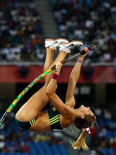 Amanda Bisk competing in Pole Vault