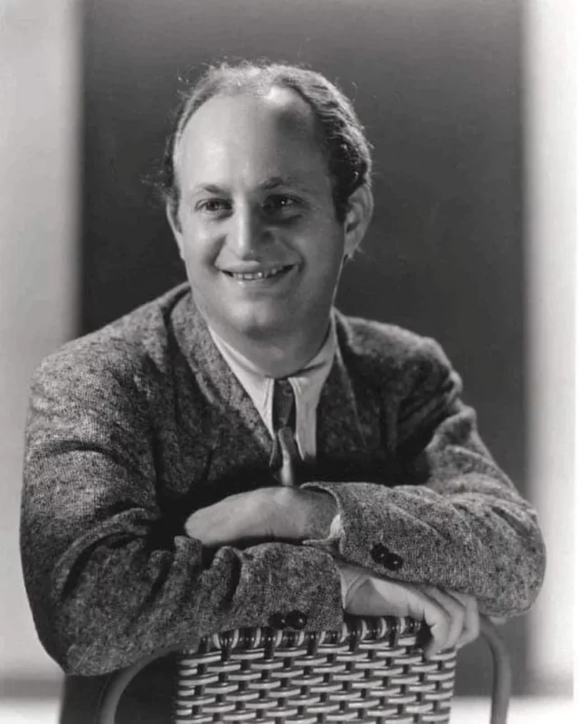 Larry Fine measurements bio height weight shoe size.webp