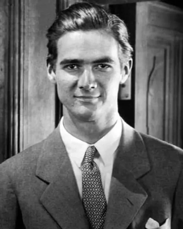 1736420108 784 Howard Hughes Measurements bio height weight shoe size.webp